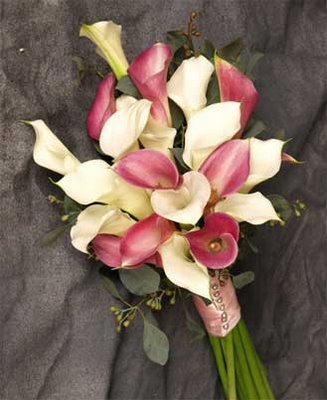 white and pink wedding bouquets