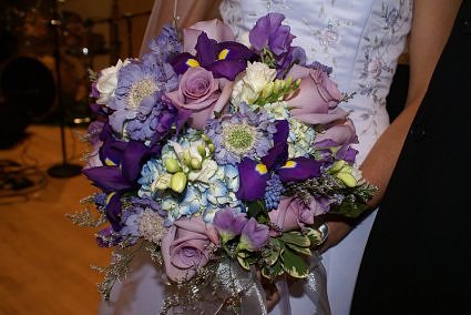 hydrangea wedding bouquet. purple ridal bouquet made
