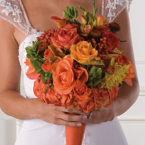 Amazing fall bouquet idea with lots of orange blooms