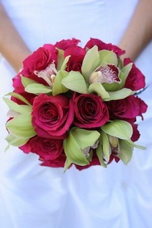 Amazing red and green bouquet idea made with deep red roses and green Amazing red and green bouquet idea made with deep red roses and green