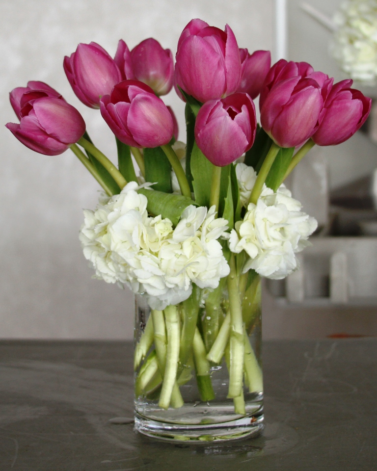 Tulip Centrepieces whitehydrangeapurpletulipsCenterpiece