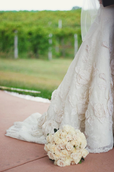 white-bridal-bouquet-dress