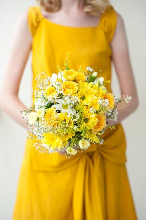 Yellow bouquet for the bridemaid