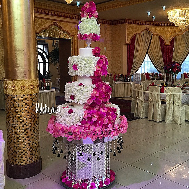 orchid petal wedding cake in pink and white 1