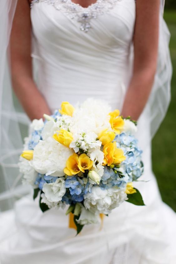 yellow blue bridal bouquet ideas 1