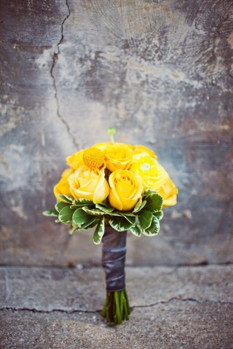 yellow roses bouquet wedding