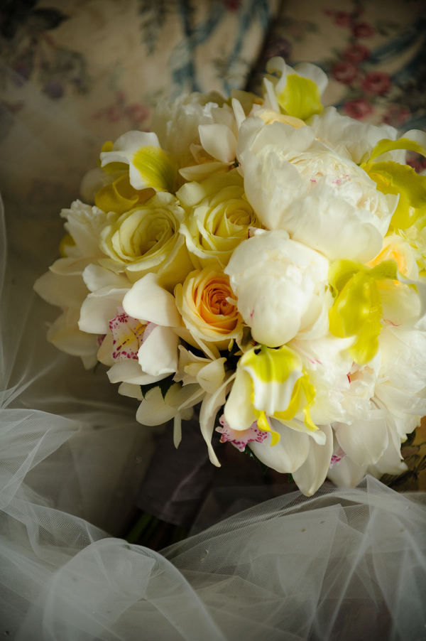 yellow white bouquet