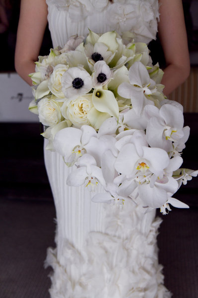 white bride's bouquet cascading