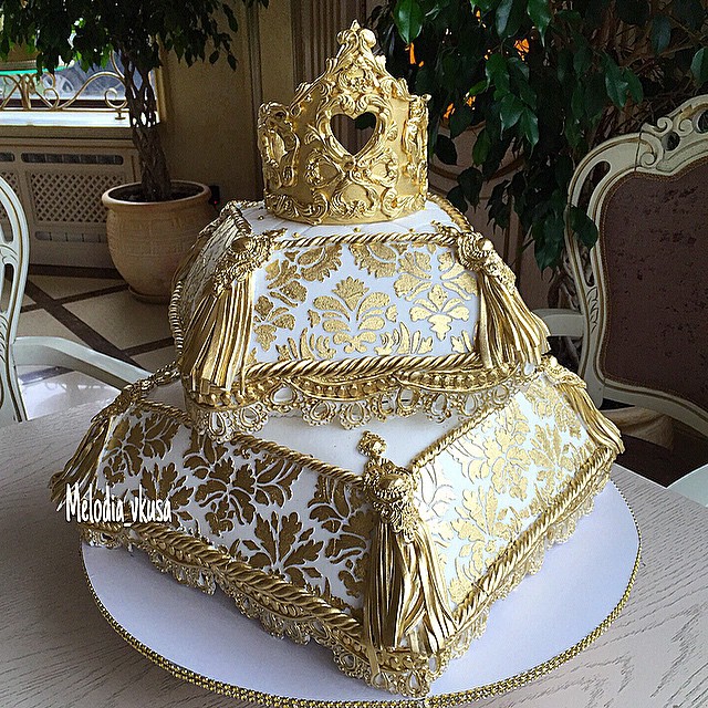 Gold Crown and Cushion Wedding Cake